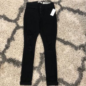 SKINNY BLACK JEANS WITH DISTRESSING HOLES